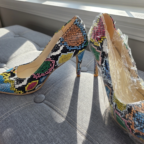 Multicolor Pointed Toe Heels - Picture 7 of 11